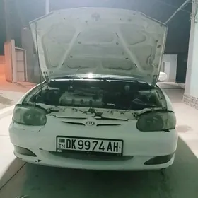 Kia Sephia 2001