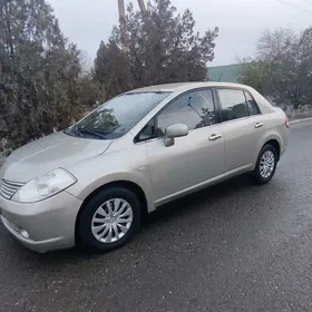 Nissan Tiida 2006