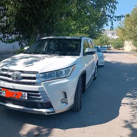 Toyota Highlander 2019