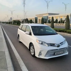 Toyota Sienna 2020