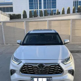 Toyota Highlander 2021