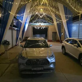 Toyota Highlander 2021