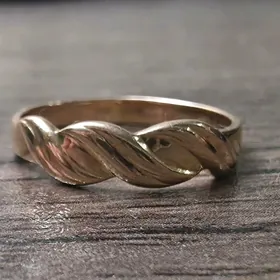 продам золотое кольцо