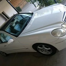 Mercedes-Benz E320 2003