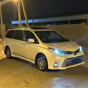 Toyota Sienna 2020
