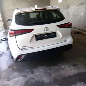 Toyota Highlander 2021