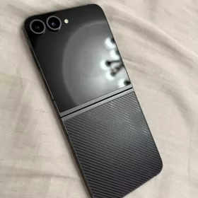 Samsung Z Flip6 Carbon