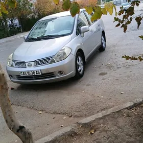 Nissan Tiida 2010