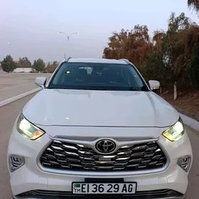 Toyota Highlander 2021