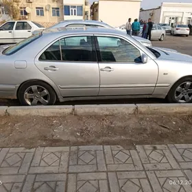 Mercedes-Benz E320 2000