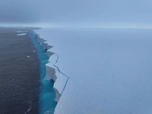 A23a aýsbergi dünýäde iň uly aýsberg adyny ýitirdi