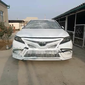 Toyota Camry 2021