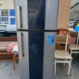 HALADILNIK. Whirlpool