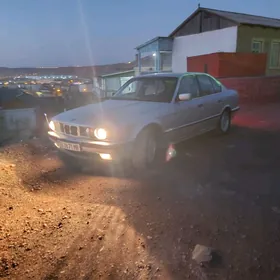 BMW 525 1990