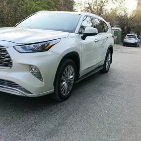 Toyota Highlander 2020