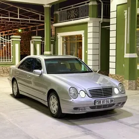 Mercedes-Benz E320 2001