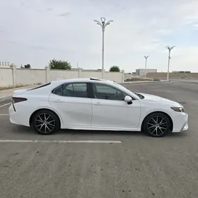 Toyota Camry 2021