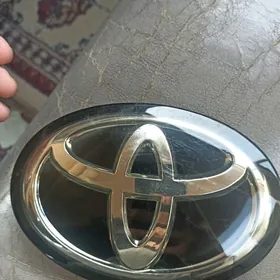 значок Тойота оригинал