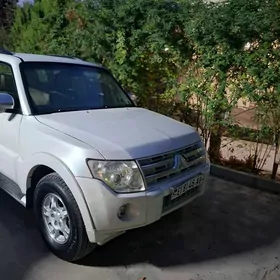 Mitsubishi Pajero 2007