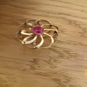 Gyzyl ramaşka broşka