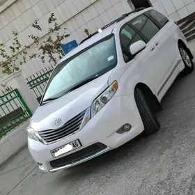 Toyota Sienna 2015