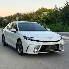 Toyota Camry 2025