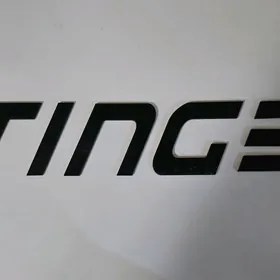 Kia Stinger yazgy emblema