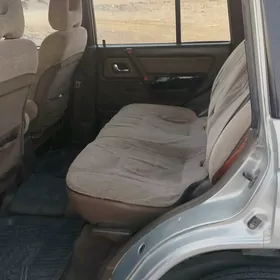 Mitsubishi Montero 1995