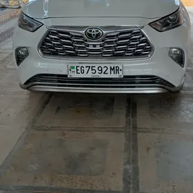 Toyota Highlander 2021