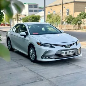 Toyota Camry 2021