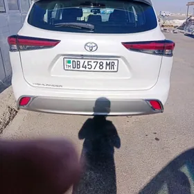 Toyota Highlander 2021