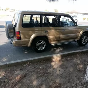 Mitsubishi Pajero 1992