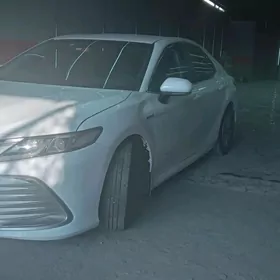 Toyota Camry Hybrid 2021