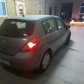 Nissan Versa 2011