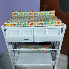 Пененальний стол с ванночкой