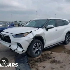 Toyota Highlander 2021