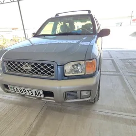Nissan Pathfinder 2000