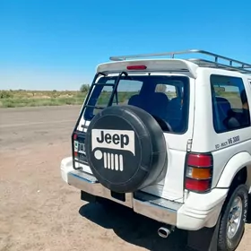 Mitsubishi Pajero 1993