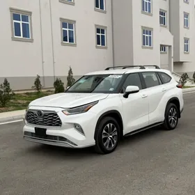 Toyota Highlander 2021