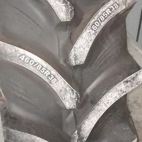 Traktor  460/85R38  600/70R30