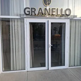 ofisant gerek kofiterÿa Aş ş