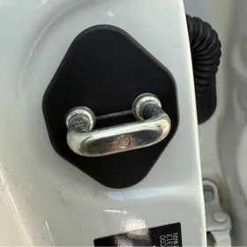 Nakladka zamok Тойота Королла