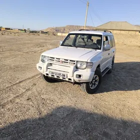 Mitsubishi Montero 1997