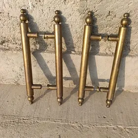 Ручка на двери