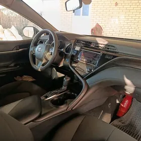 Toyota Camry Hybrid 2020