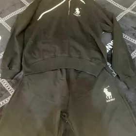 Спортивный костюм