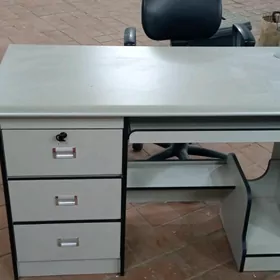 Стол компьютерный