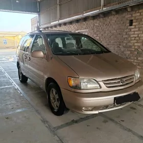 Toyota Sienna 2002