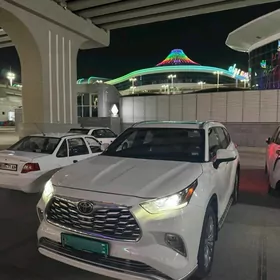 Toyota Highlander 2022