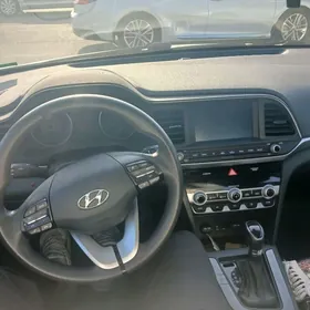 Hyundai Elantra 2020